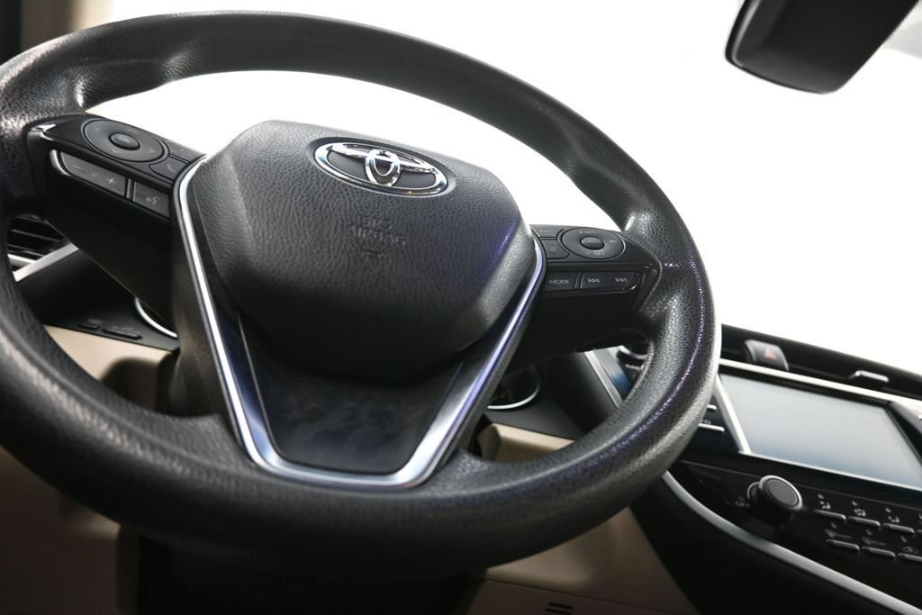 Used 2018 Toyota Camry LE FWD image 14