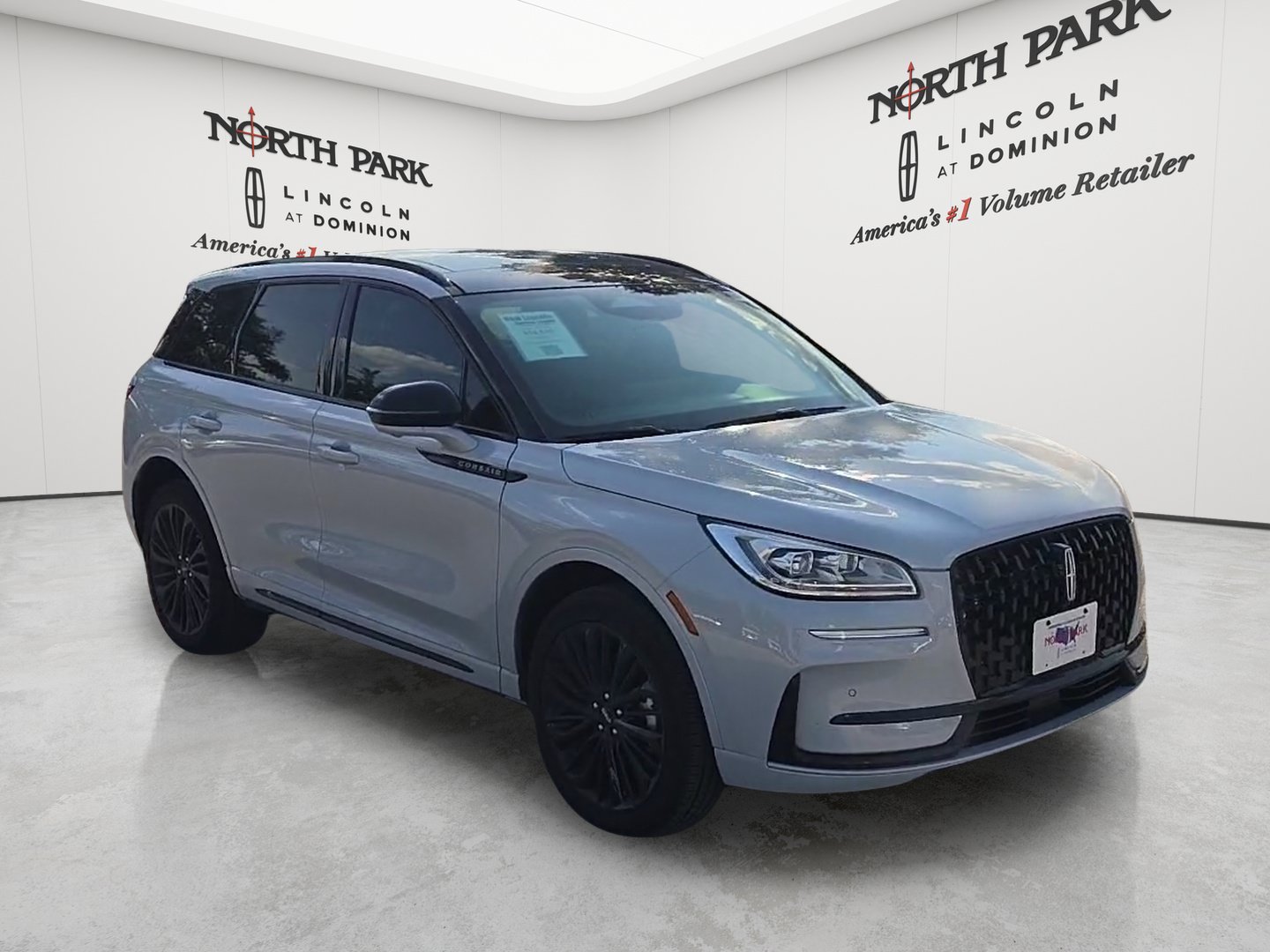 New 2026 Lincoln Corsair Reserve w/ Jet Appearance Package FWD image 7