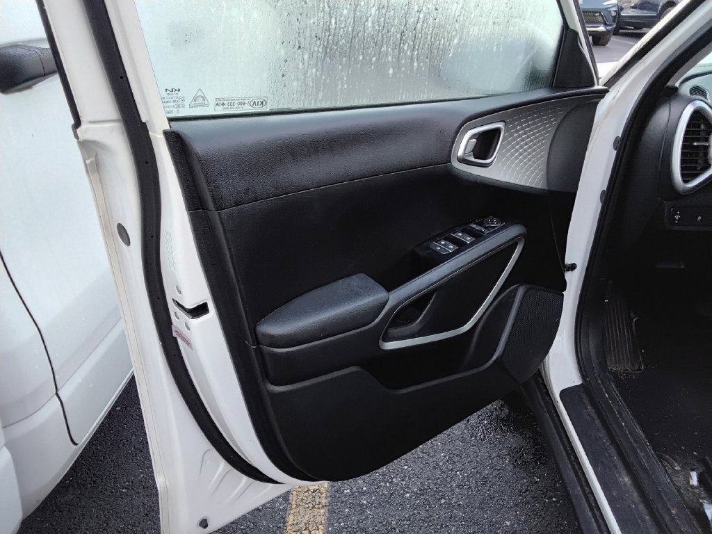 Used 2022 Kia Soul LX FWD image 9