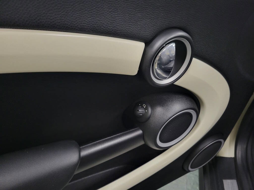 Used 2013 MINI Cooper Convertible image 34