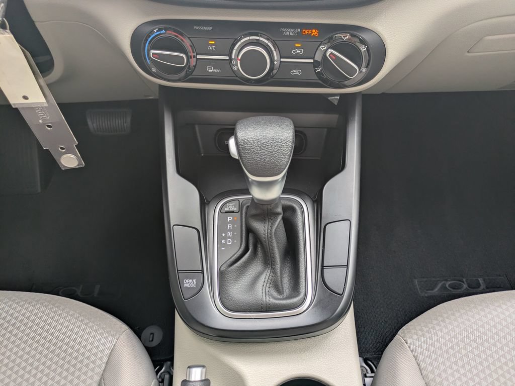 Used 2025 Kia Soul LX w/ LX Technology Package FWD image 19