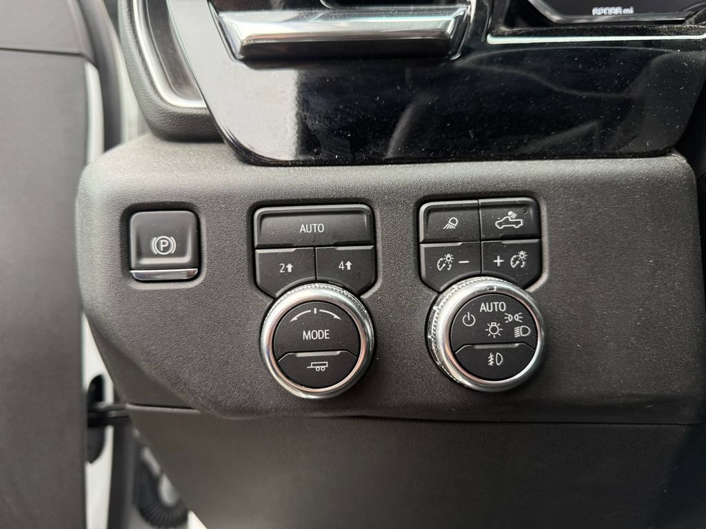 Used 2025 GMC Sierra 1500 SLT AWD/4WD image 19