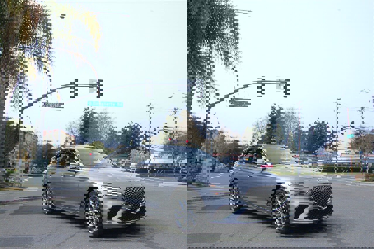 Used 2022 Genesis G70 2.0T RWD image 3