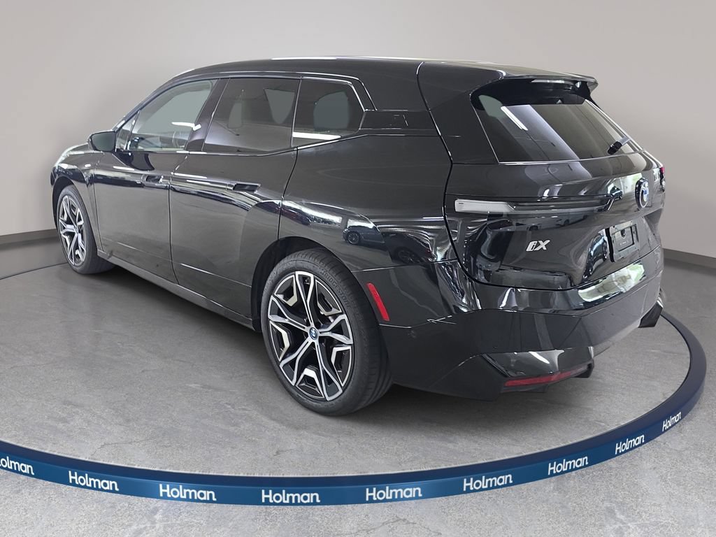 Used 2024 BMW iX xDrive50 w/ Sport Package AWD/4WD image 9