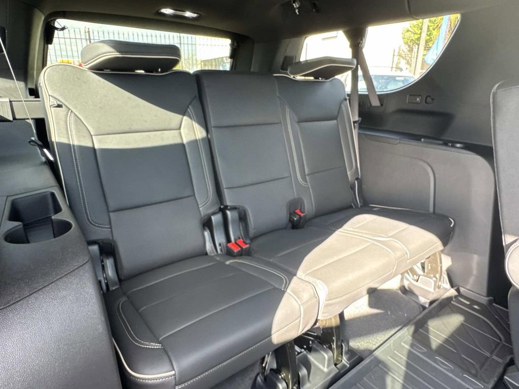 New 2026 Chevrolet Suburban Premier image 9