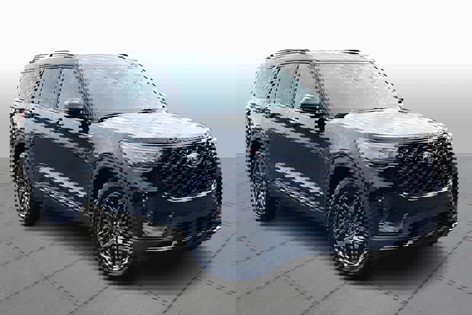 Certified 2025 Ford Explorer ST-Line w/ ST-Line Street Pack image 3