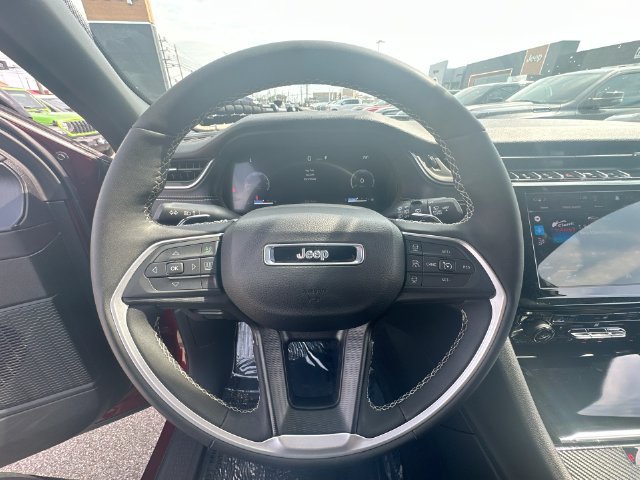 Certified 2024 Jeep Grand Cherokee Altitude AWD/4WD image 17