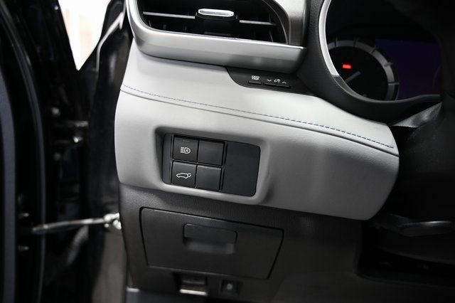 Used 2021 Toyota Highlander XLE image 27