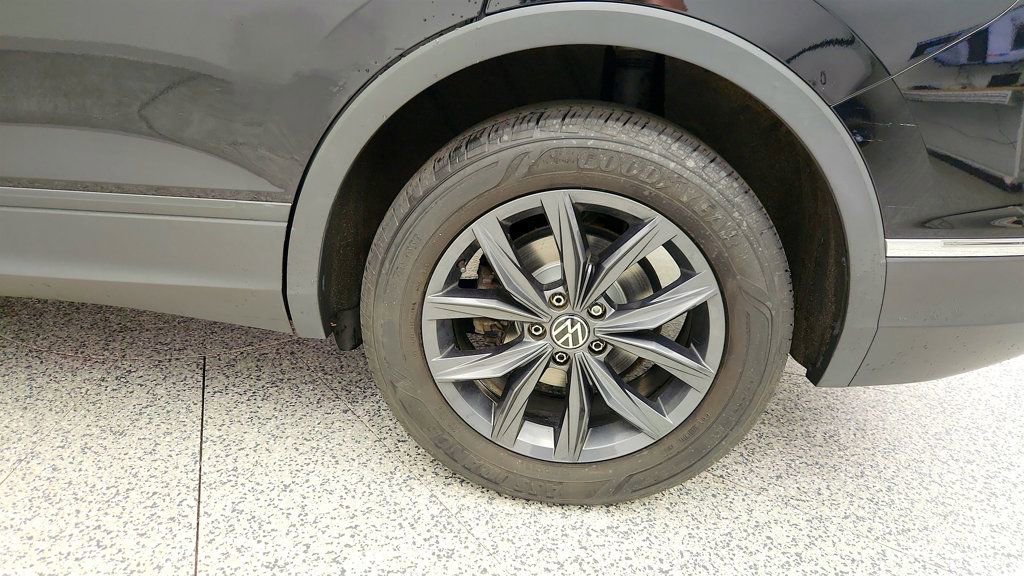 Used 2022 Volkswagen Tiguan SE image 9