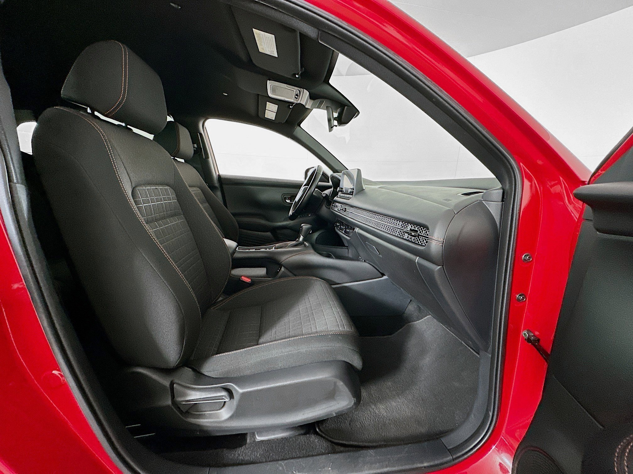 Used 2025 Honda HR-V Sport image 29