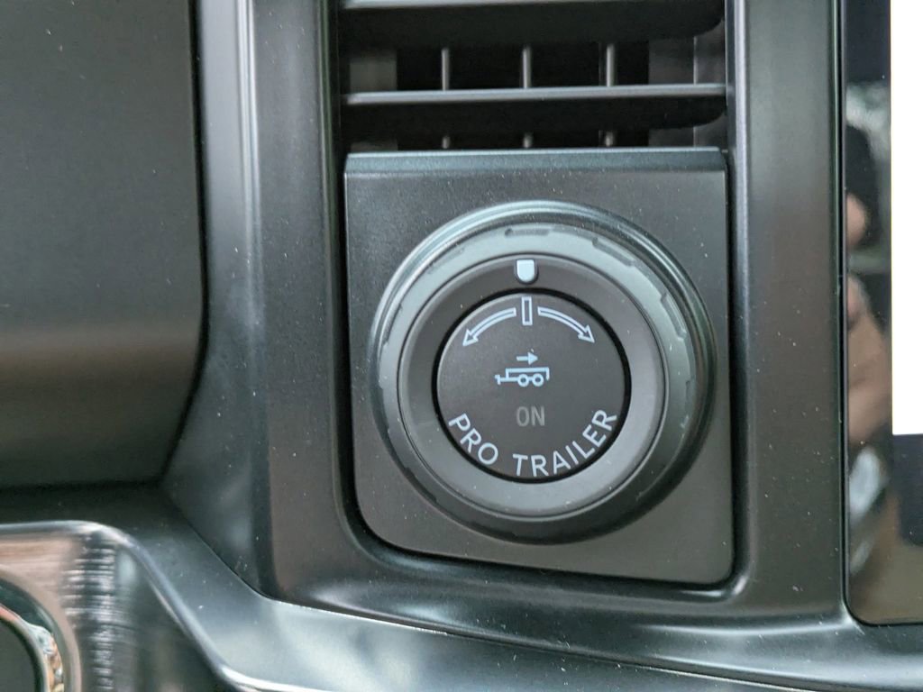 New 2026 Ford F250 Lariat w/ Black Appearance Package image 27