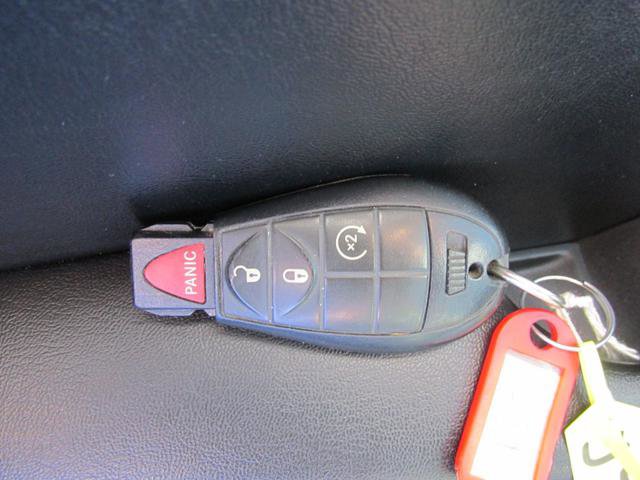 Used 2017 Jeep Cherokee Trailhawk w/ Cold Weather Group image 18