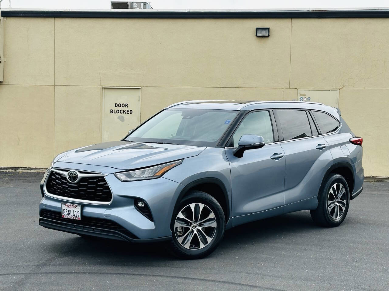 Used 2020 Toyota Highlander XLE FWD image 4