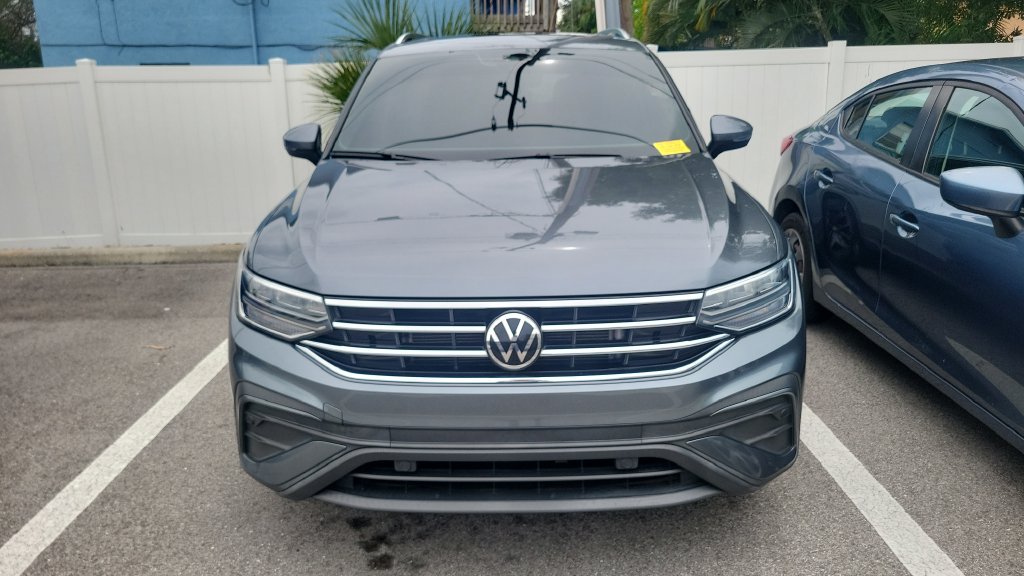 Used 2022 Volkswagen Tiguan SE w/ Panoramic Sunroof Package AWD/4WD image 4