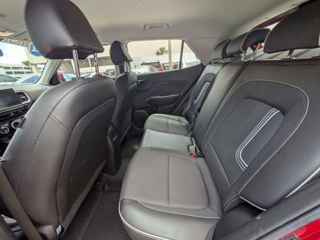 Used 2022 Hyundai Venue Limited FWD image 12