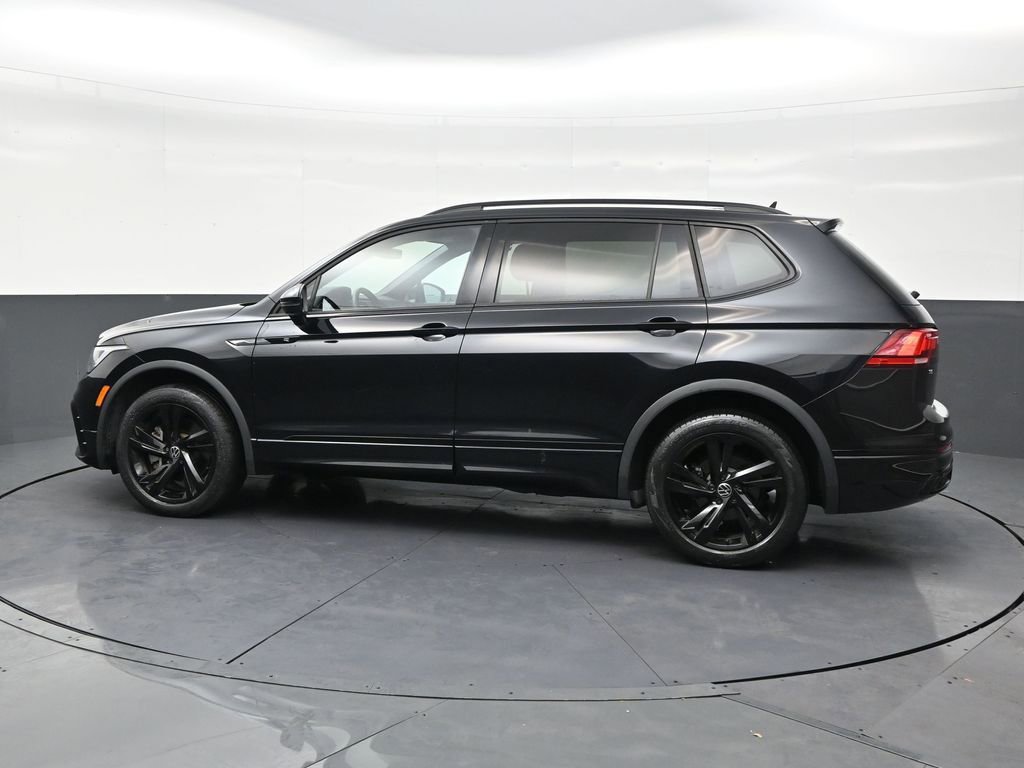 Used 2023 Volkswagen Tiguan SE R-Line image 2