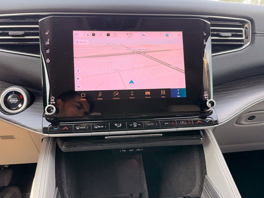 Used 2024 Jeep Wagoneer Series II w/ Flexible Seating Group image 14