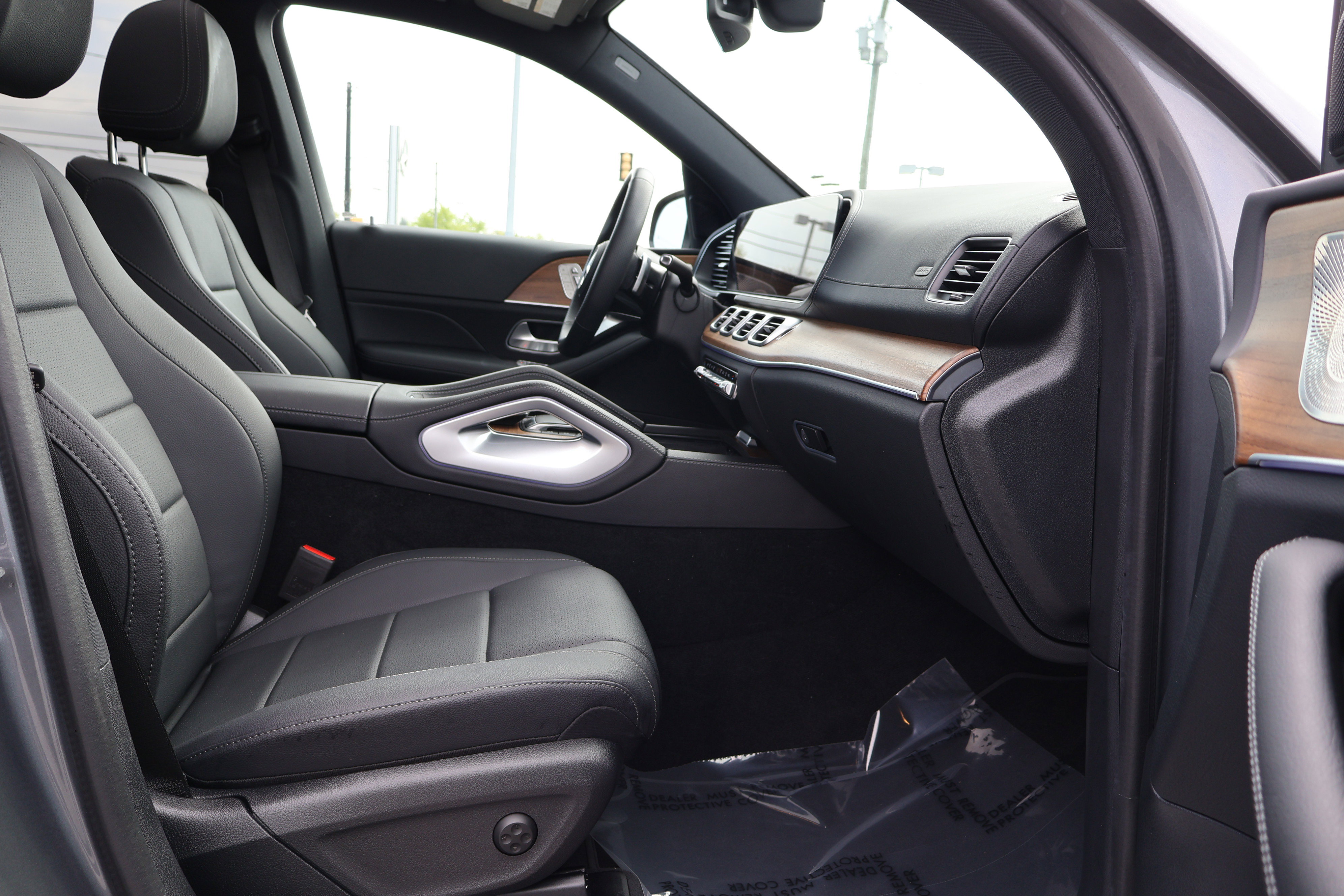 Used 2025 Mercedes-Benz GLS 450 4MATIC image 32