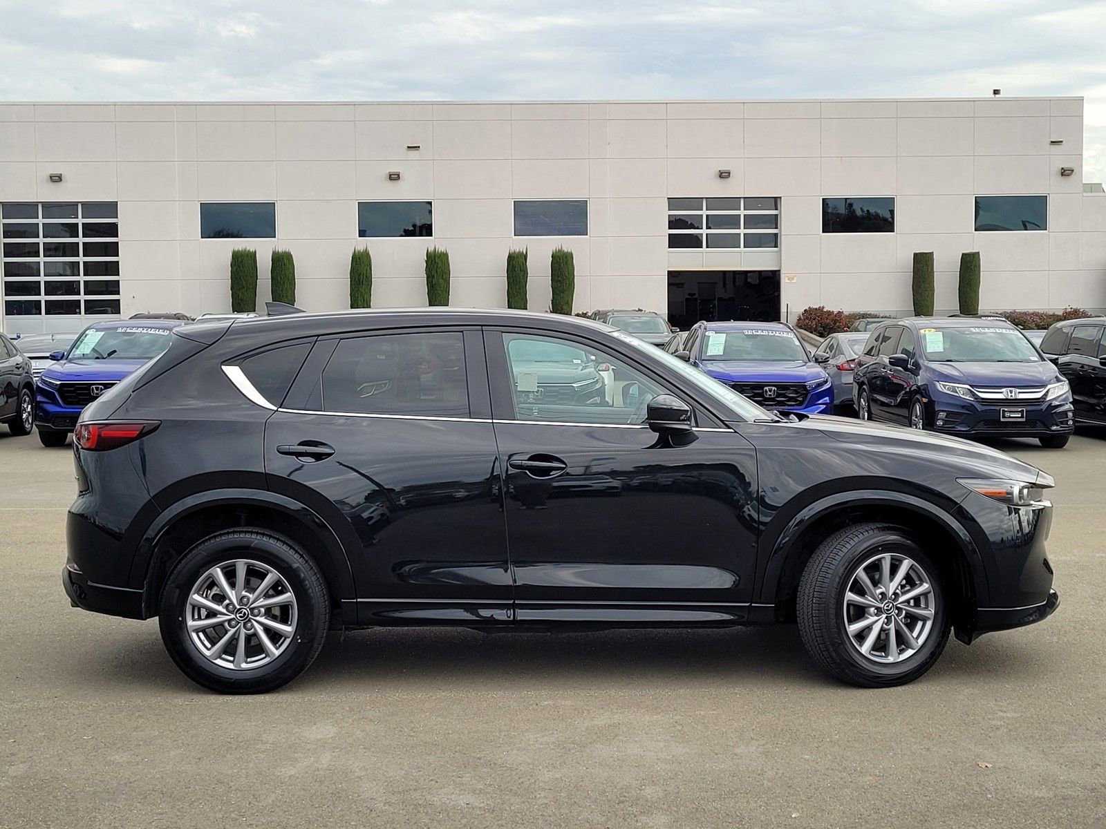 Used 2025 MAZDA CX-5 AWD 2.5 S w/ Preferred Package image 4