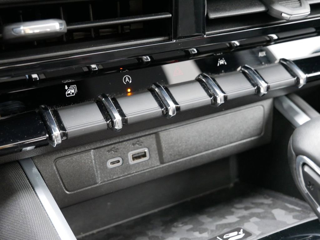 Used 2023 Chevrolet Colorado Z71 w/ Z71 Convenience Package 2 AWD/4WD image 25