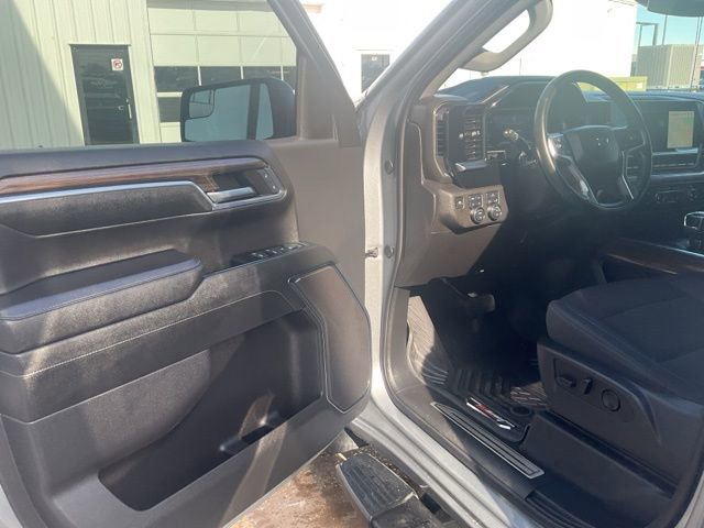 Used 2024 Chevrolet Silverado 1500 RST AWD/4WD image 3