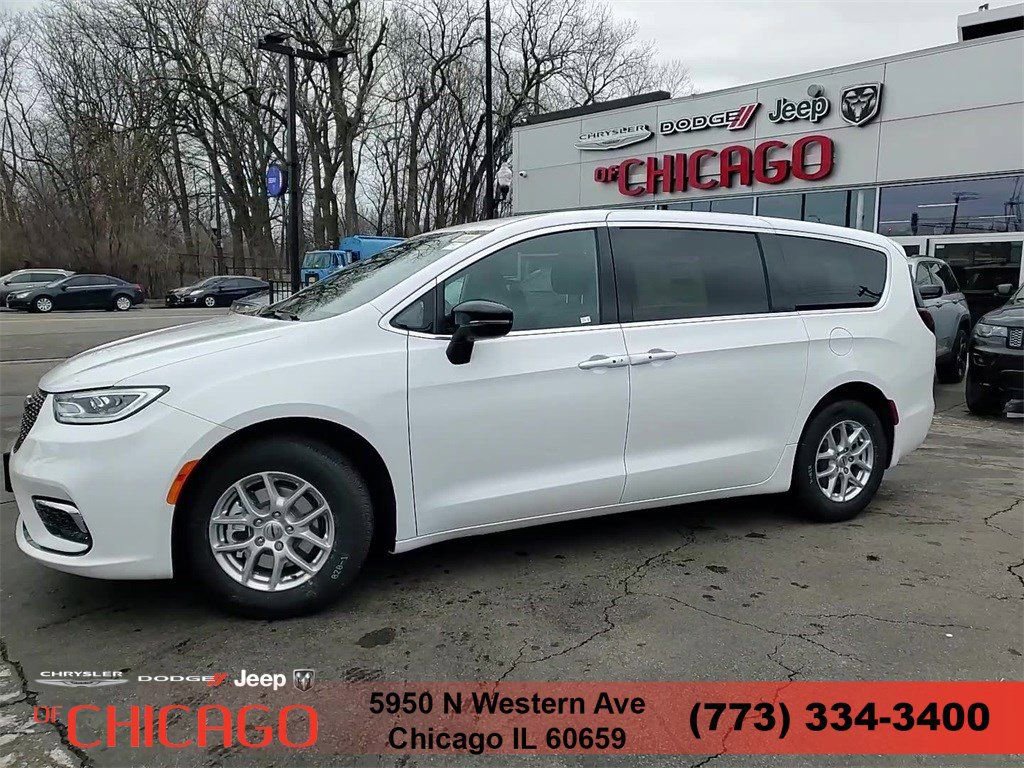New 2025 Chrysler Pacifica Select FWD image 9