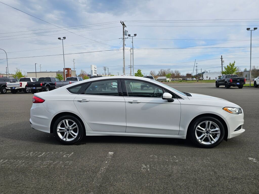 Used 2018 Ford Fusion SE FWD image 5