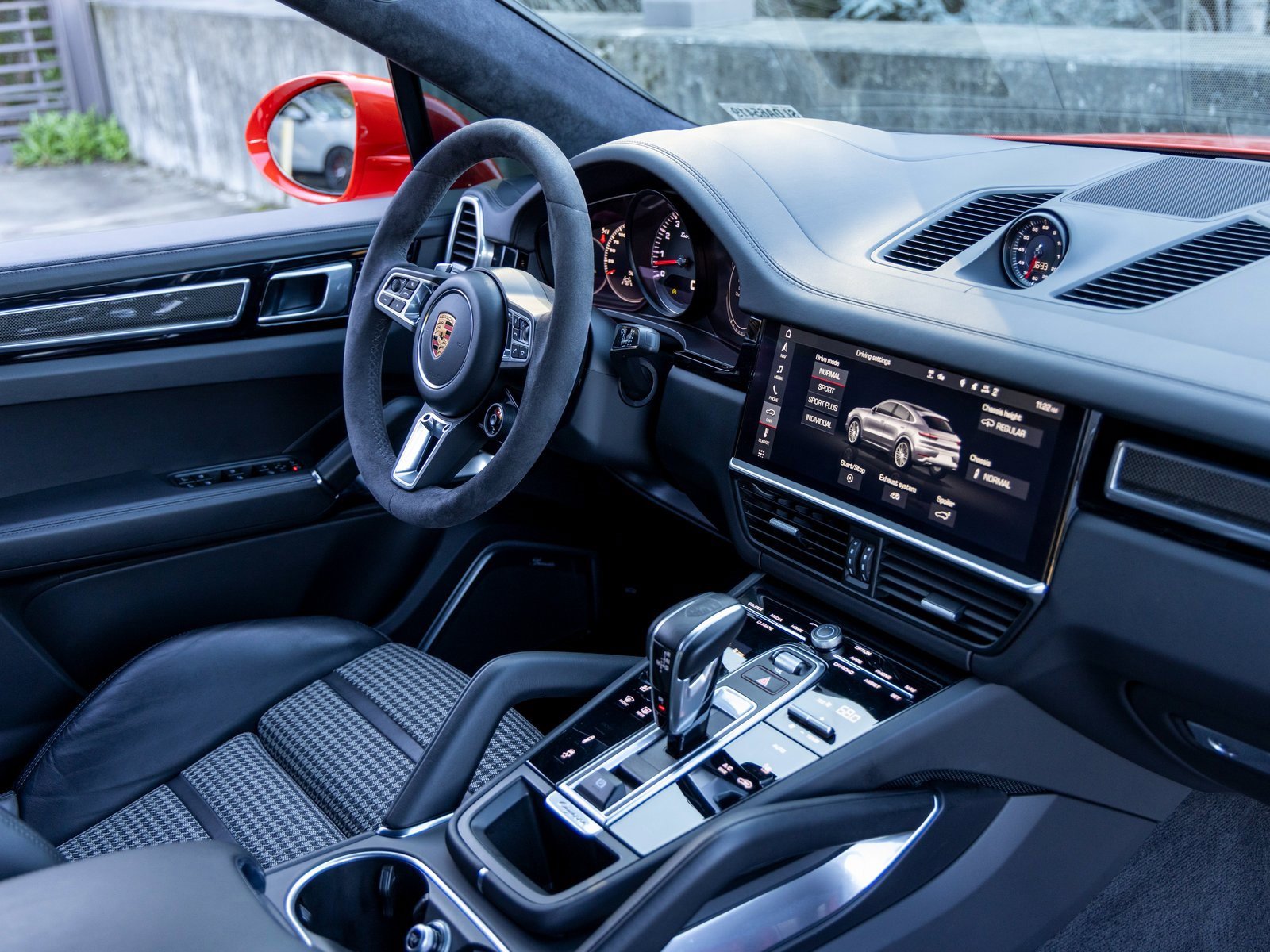 Certified 2020 Porsche Cayenne Turbo image 63