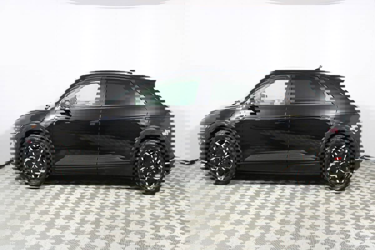 Used 2024 Hyundai Ioniq 5 SE image 32