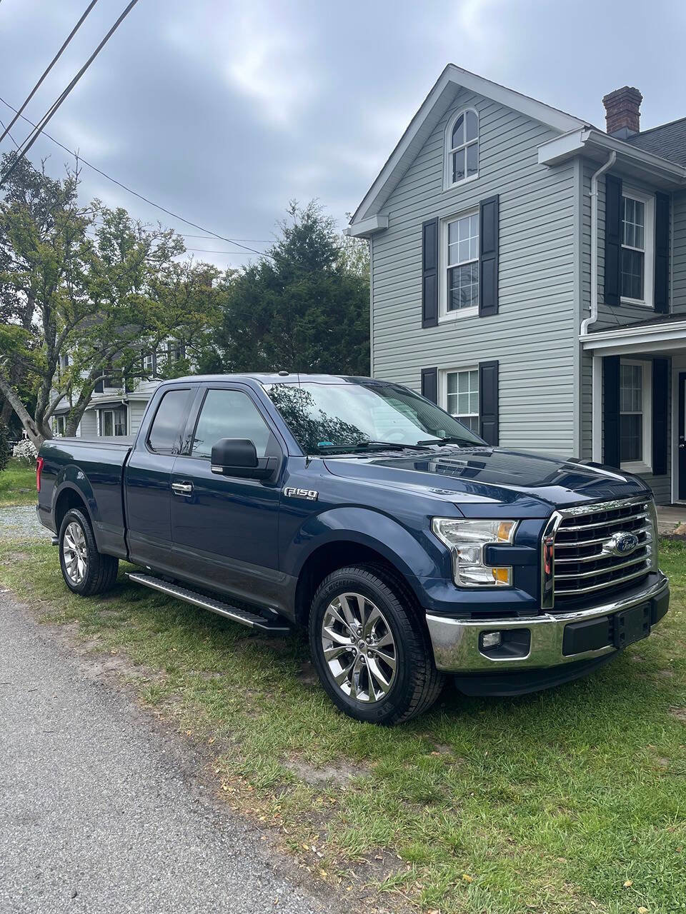 Used 2016 Ford F150 XLT w/ Equipment Group 301A Mid RWD image 3