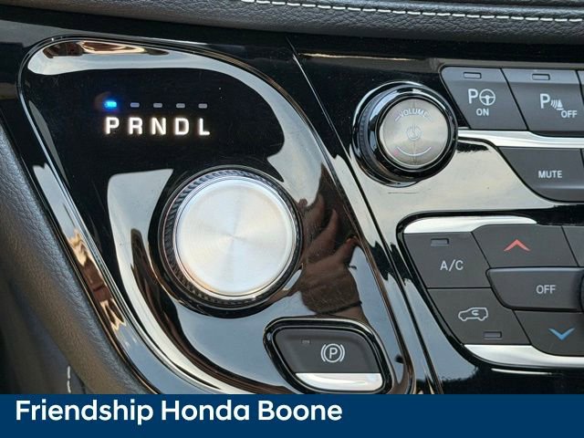 Used 2023 Chrysler Pacifica Limited w/ Uconnect Theater Family Group image 34