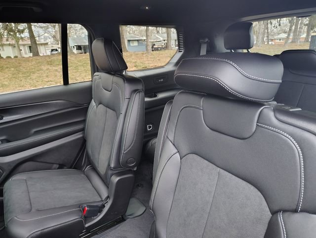 New 2025 Jeep Grand Cherokee L Laredo image 4