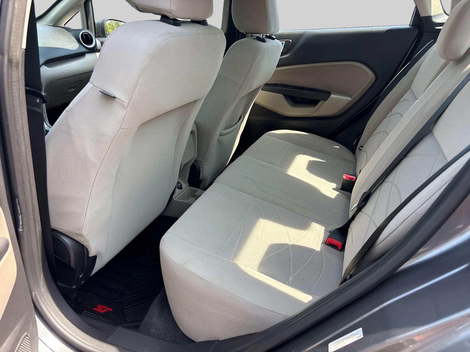 Used 2014 Ford Fiesta SE FWD image 9