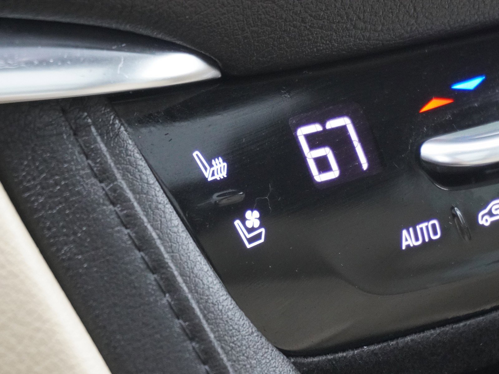 Used 2017 Cadillac XT5 Premium Luxury w/ Driver Assist Package FWD image 25