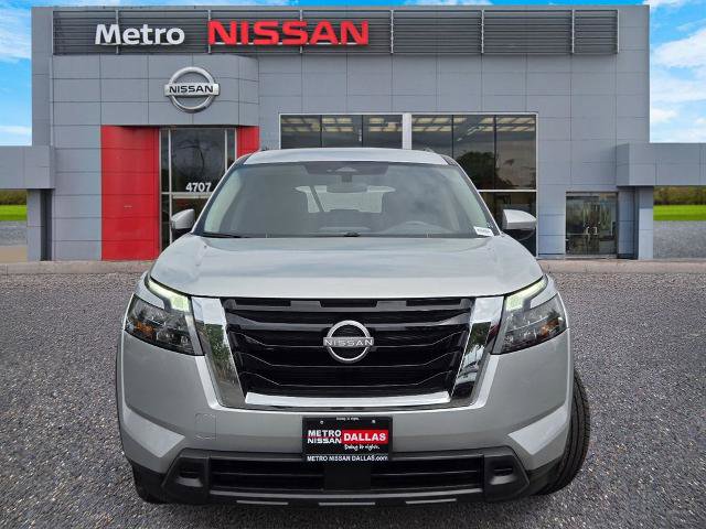Certified 2025 Nissan Pathfinder SV FWD image 2