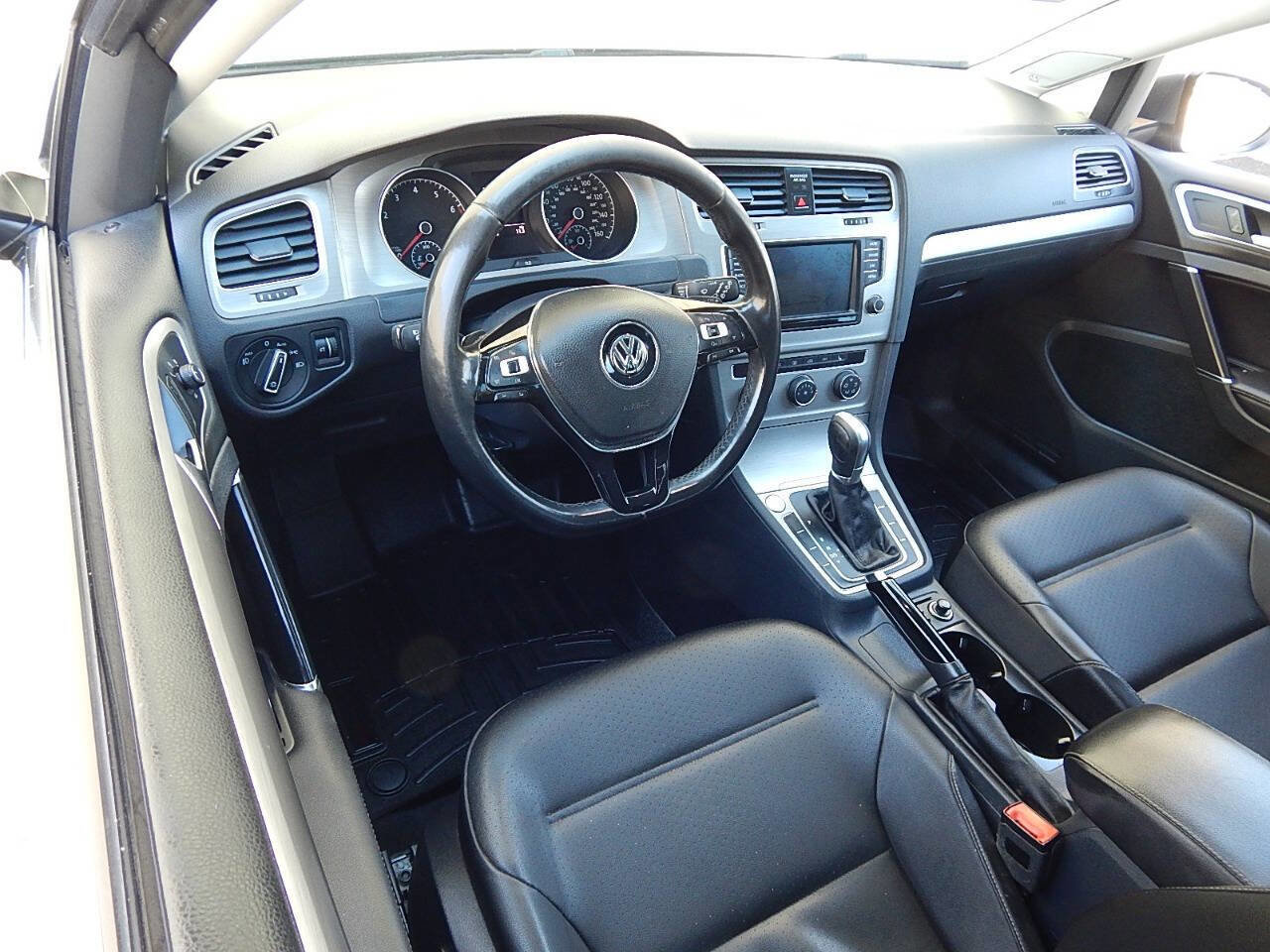 Used 2017 Volkswagen Golf SE FWD image 16