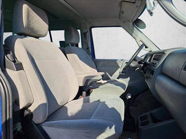 Used 2002 Volkswagen Eurovan MV FWD image 19