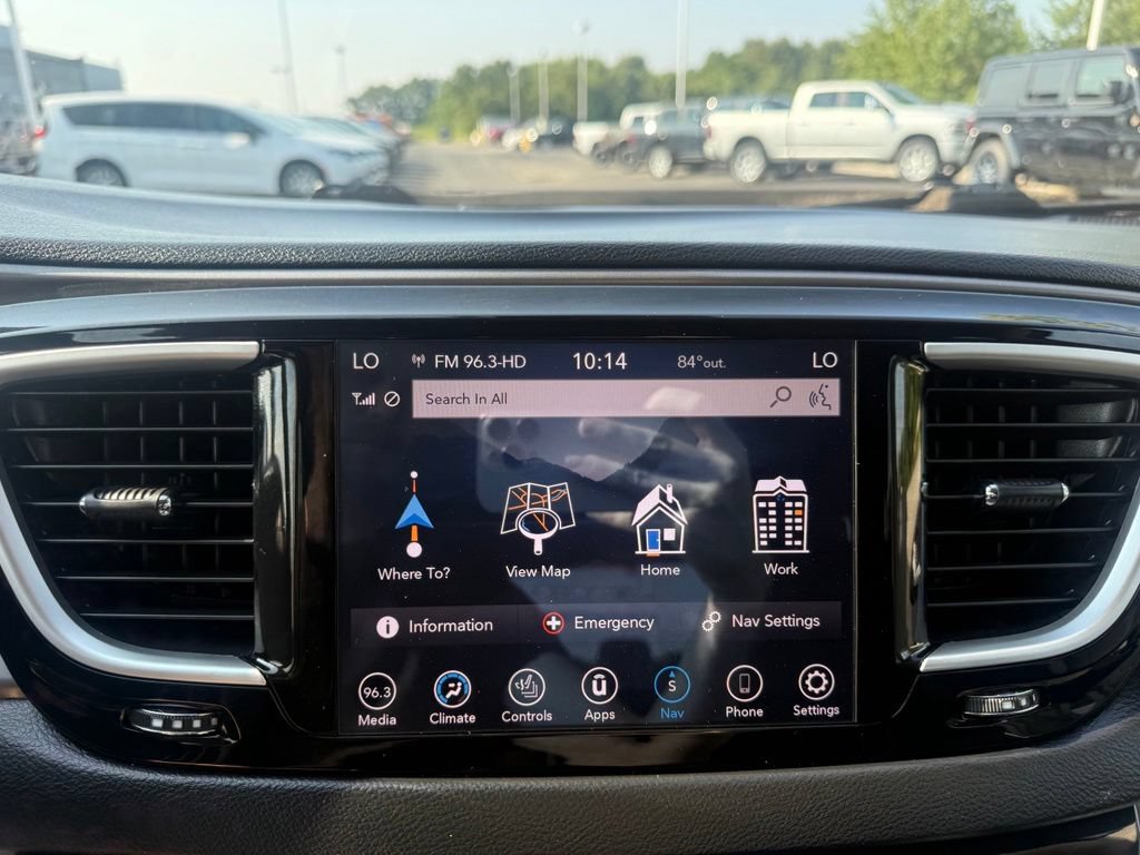 Used 2020 Chrysler Pacifica Touring w/ Advanced Safetytec Group FWD image 23