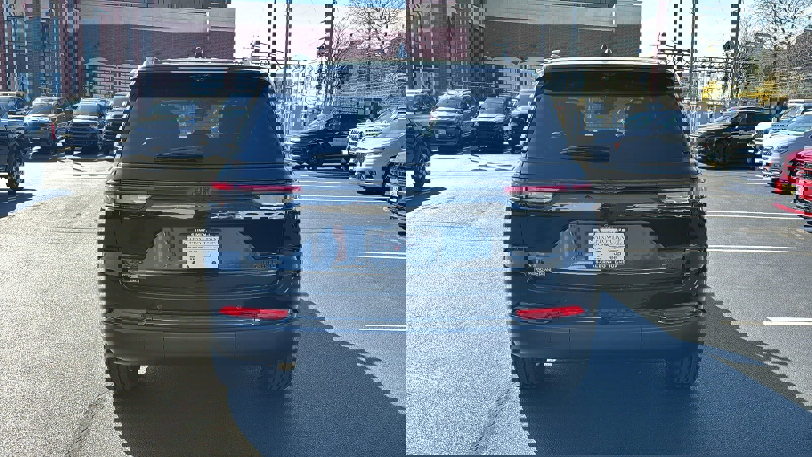 Certified 2024 Jeep Grand Cherokee Limited w/ Luxury Tech Group II image 6