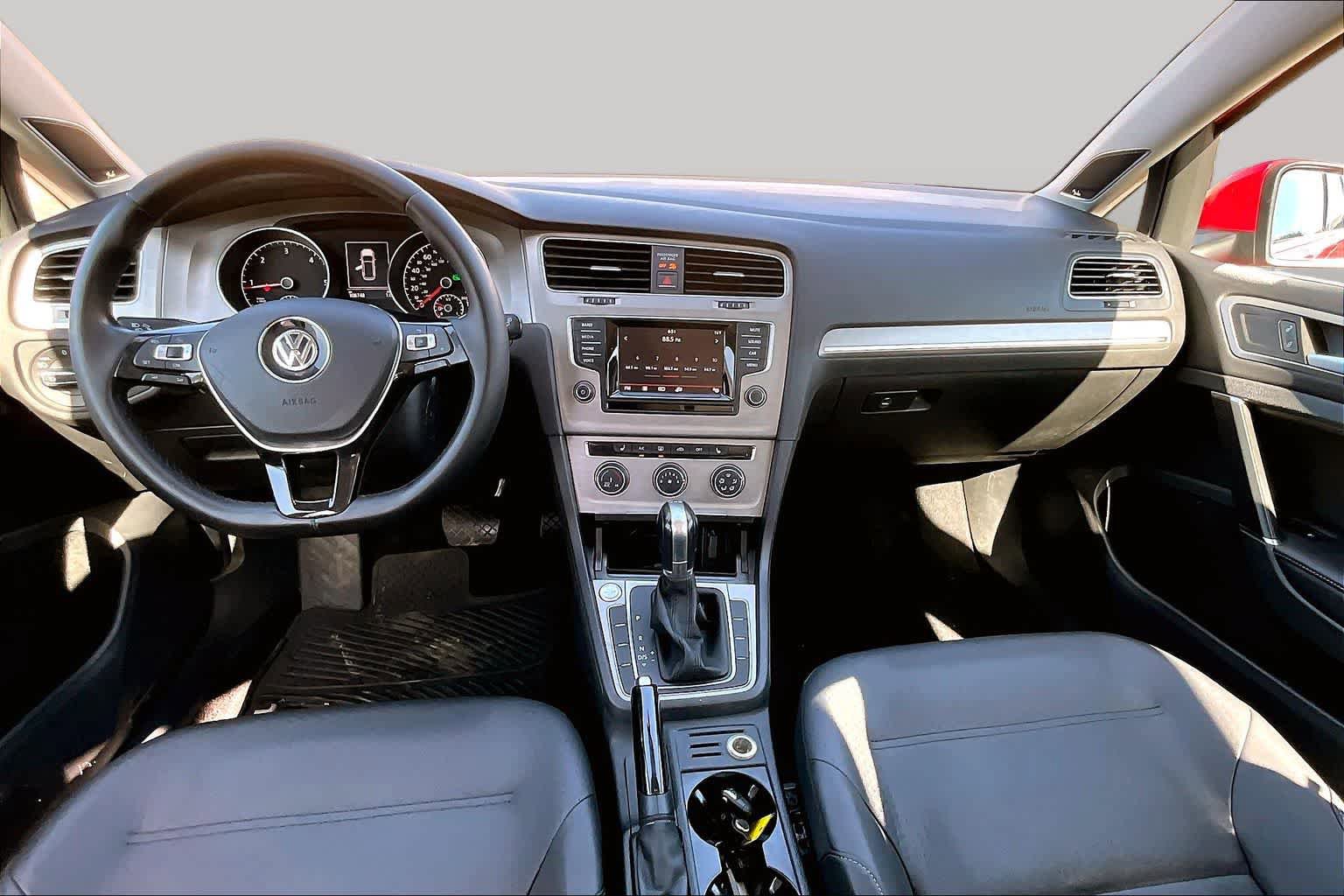 Used 2015 Volkswagen Golf TDI SE w/ Lighting Package FWD image 16