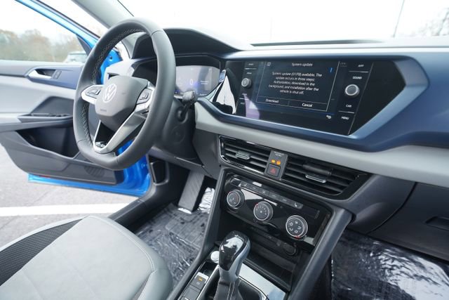 Used 2023 Volkswagen Taos SE w/ Panoramic Sunroof Package image 32