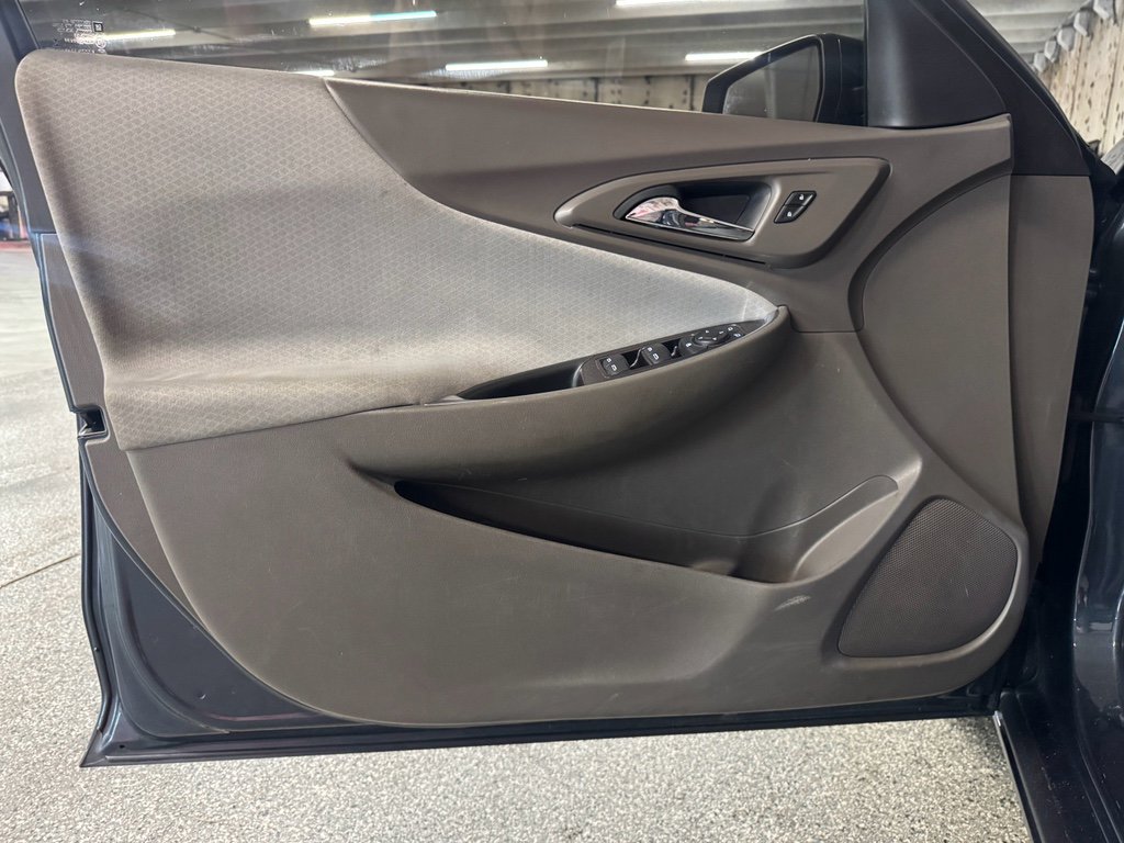 Used 2020 Chevrolet Malibu LT FWD image 15