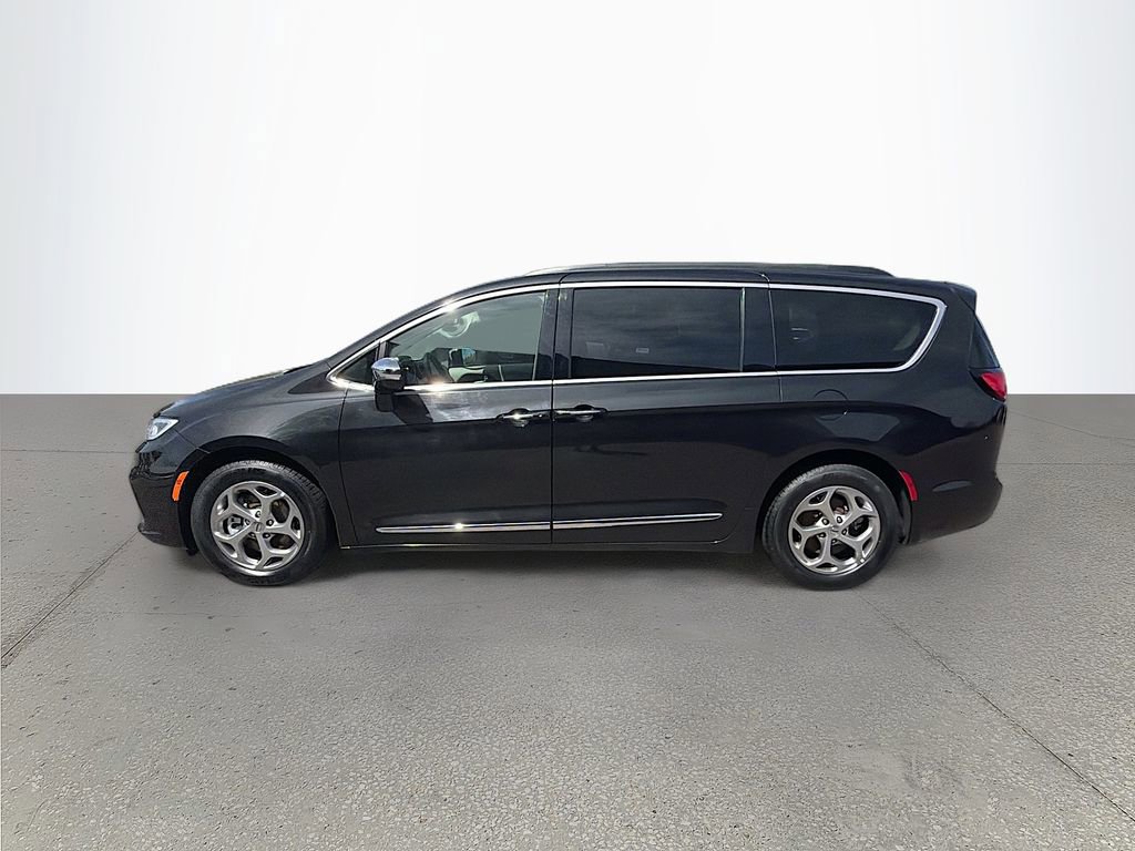 Used 2023 Chrysler Pacifica Limited image 7