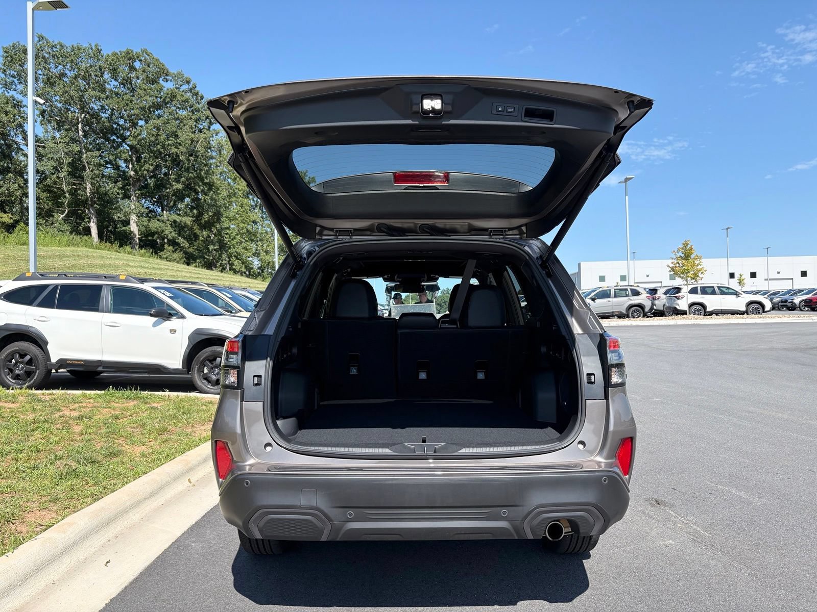 Used 2025 Subaru Forester Limited w/ Popular Package AWD/4WD image 11