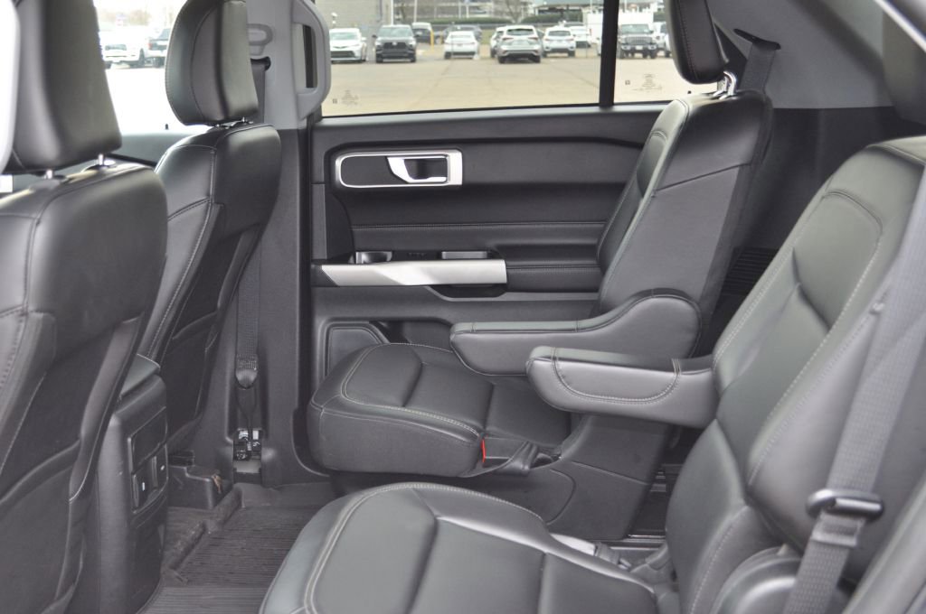 Used 2024 Ford Explorer XLT w/ Equipment Group 202A image 16