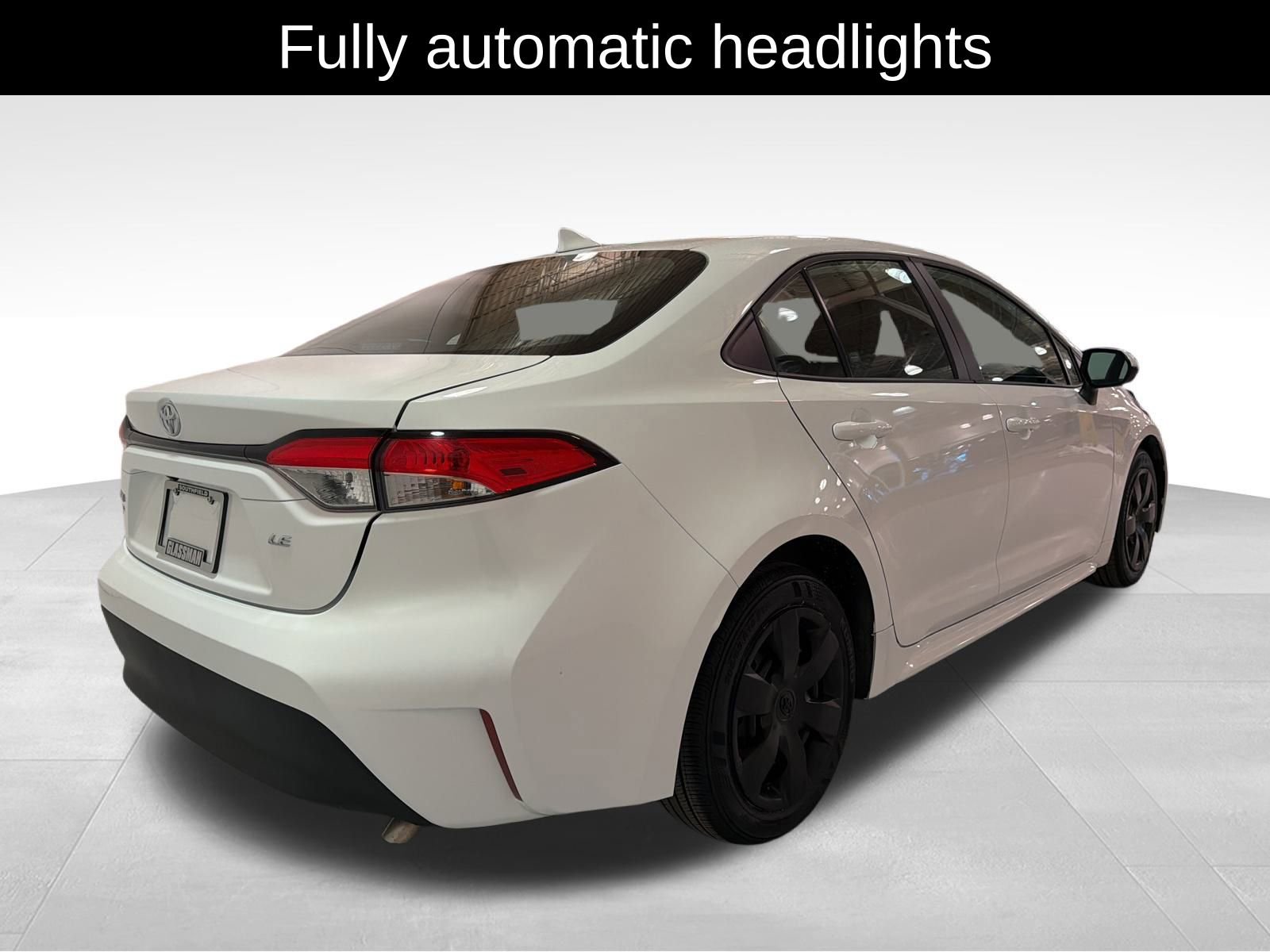 Used 2023 Toyota Corolla LE image 3