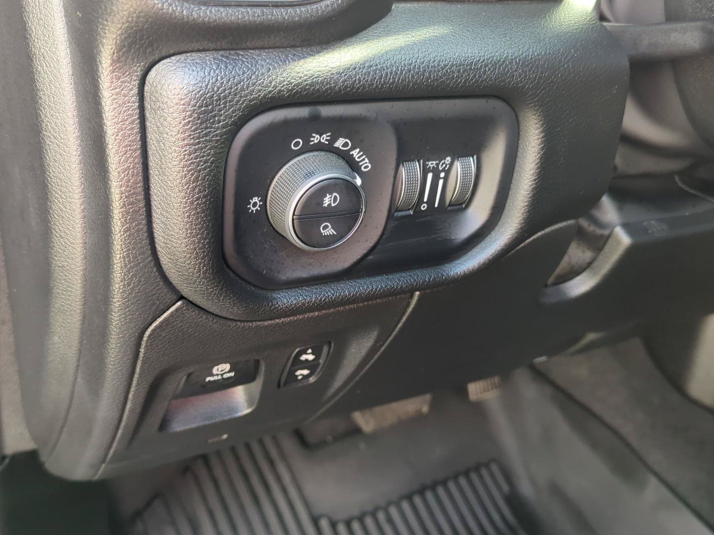 Used 2023 RAM 1500 Laramie AWD/4WD image 14