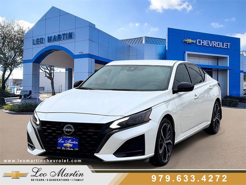Used 2024 Nissan Altima 2.5 SR image 1