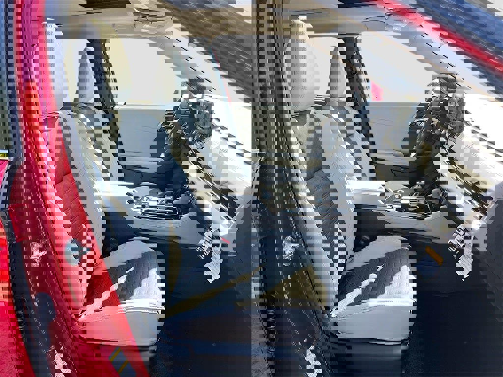 New 2025 Mitsubishi Outlander SE image 28