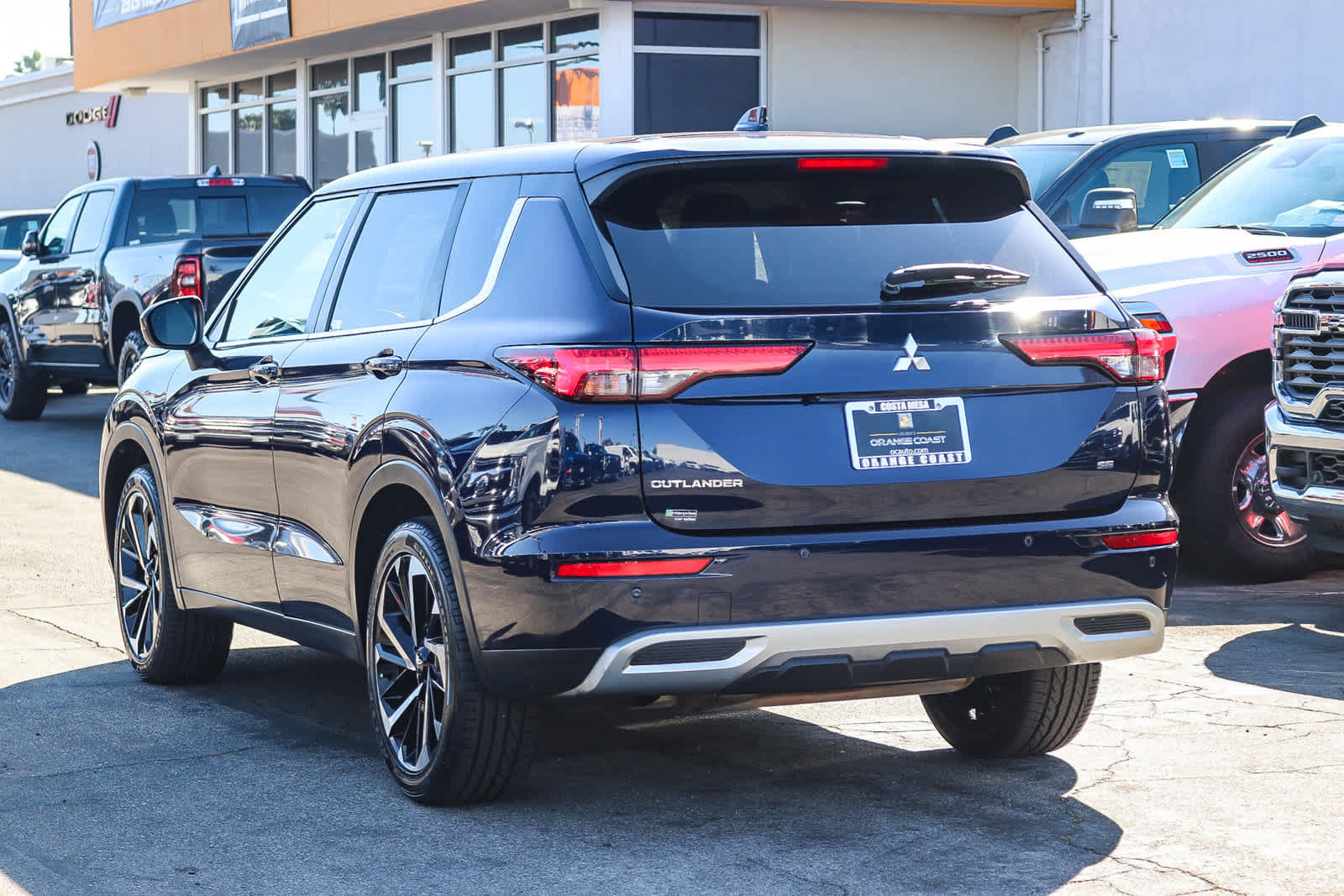 Used 2023 Mitsubishi Outlander SE AWD/4WD image 6